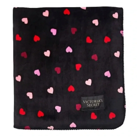 VICTORIA’S Secret Sherpa Heart Blanket - Picture 2 of 3